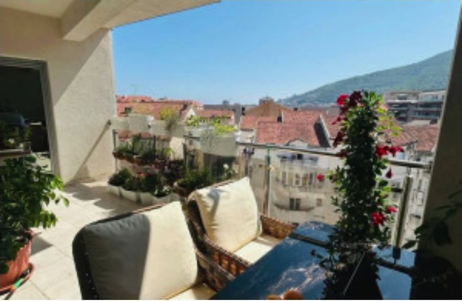 Dupleks stan 150 m² sa 4 spavaće sobe – Budva