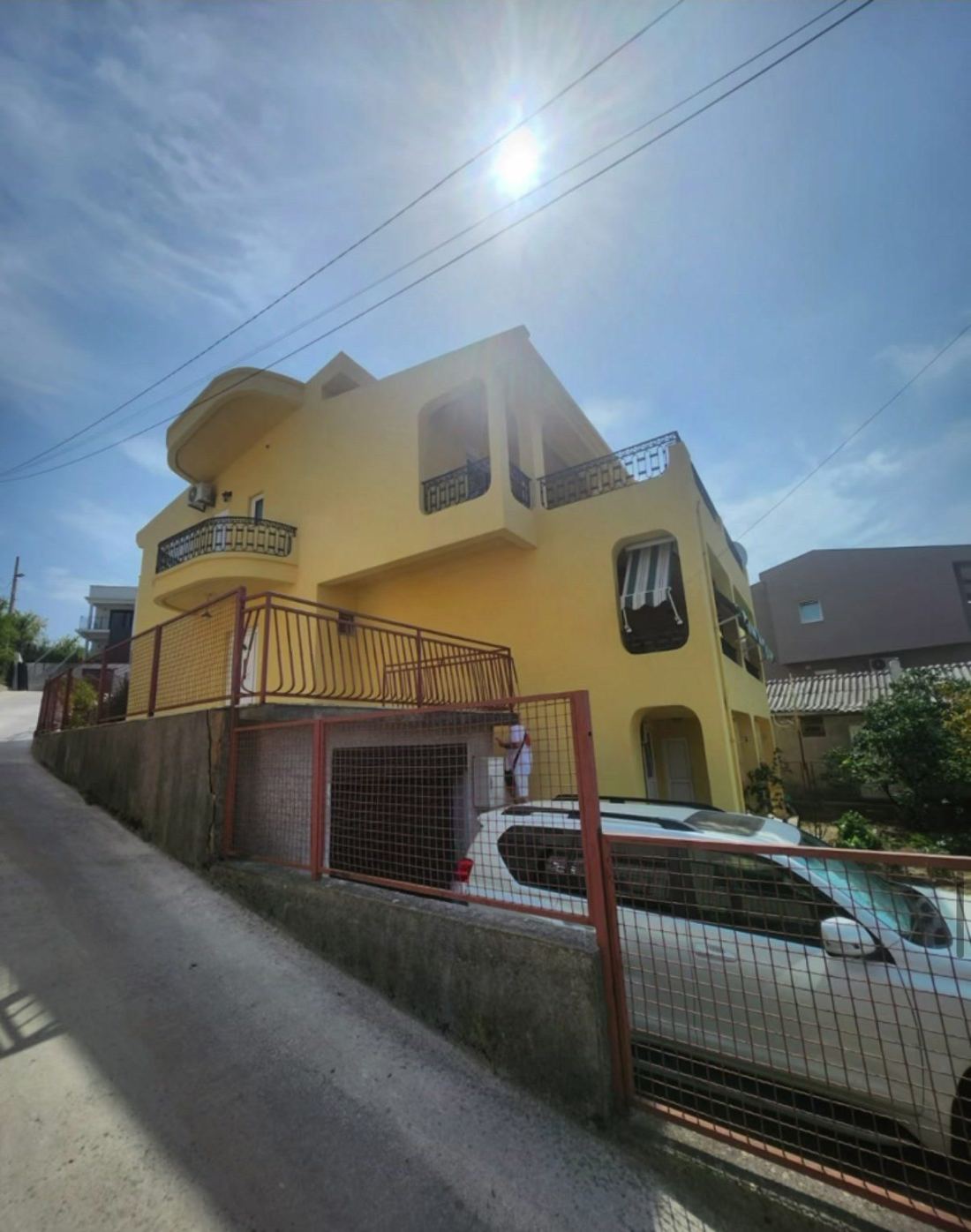 Kuća 360 m² na placu od 400 m² – Bar